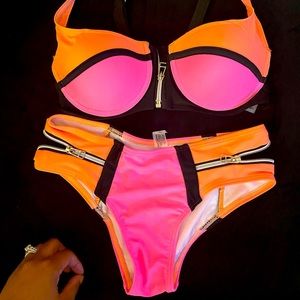 New, Never Worn. Eye Catching Two Piece for a Petite Hottie! Size: XS/S 🔥💦🌊☀️